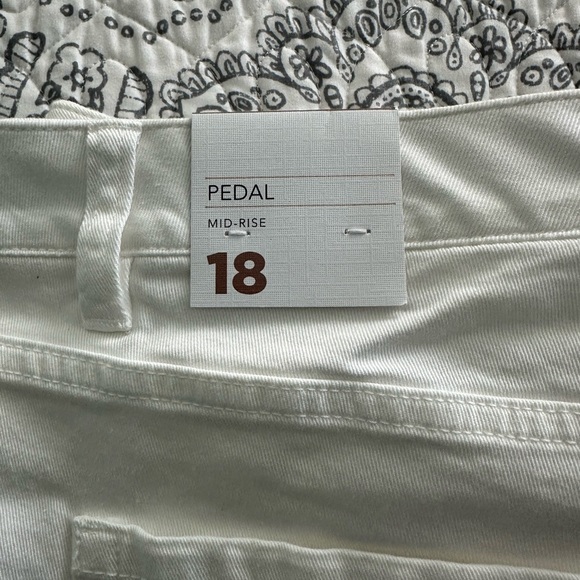 Lane Bryant NWT capri pants - Picture 2 of 3